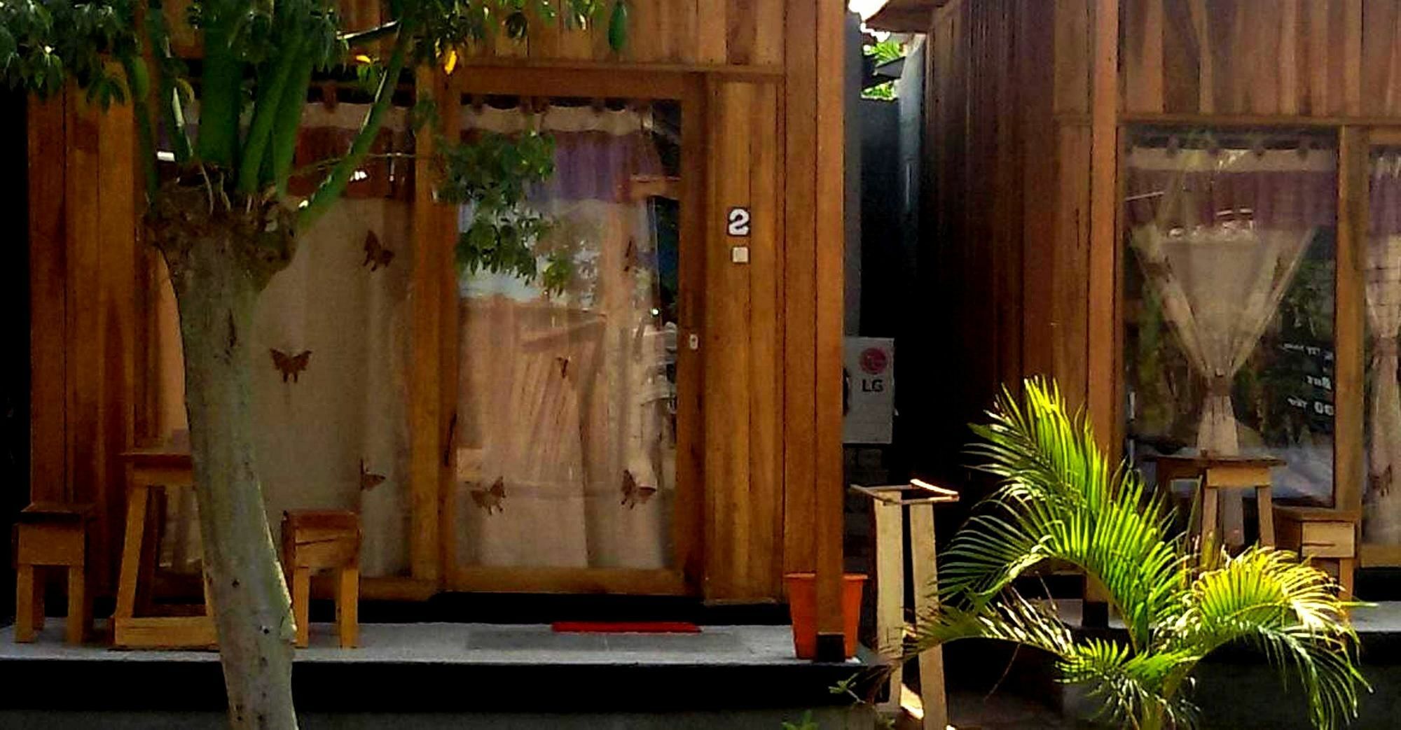 Beach Box Bungalow Gili Trawangan Exterior photo